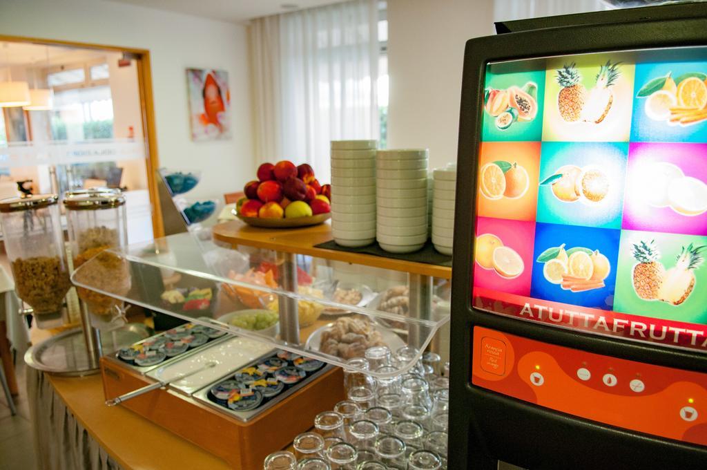 Hotel Simi Lan Lignano Sabbiadoro Luaran gambar