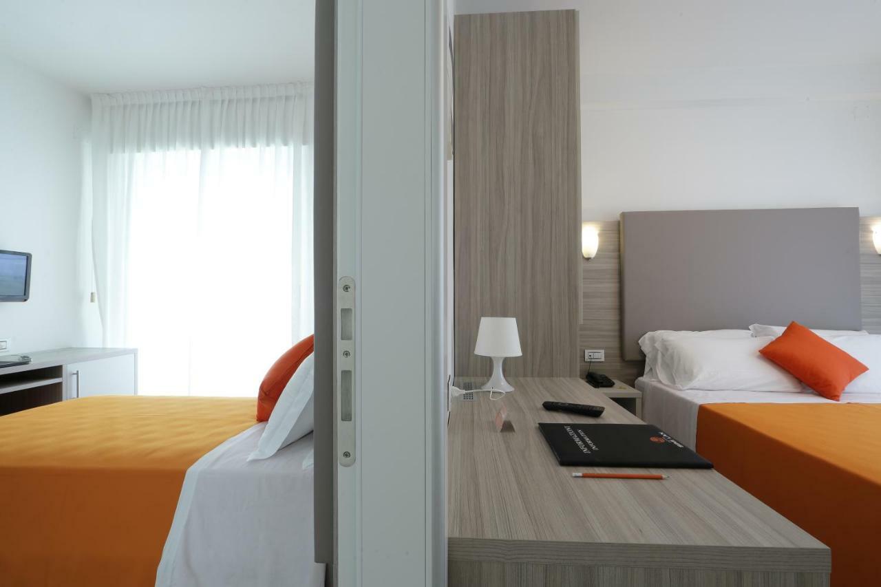 Hotel Simi Lan Lignano Sabbiadoro Luaran gambar